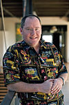 https://upload.wikimedia.org/wikipedia/commons/thumb/a/a0/John_Lasseter_2002.jpg/100px-John_Lasseter_2002.jpg